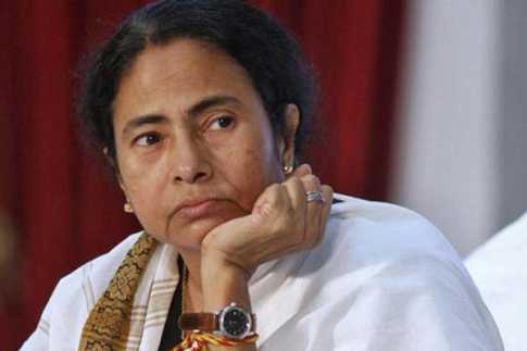 সুচিত্রাকে দেখতে হাসপাতালে মমতা